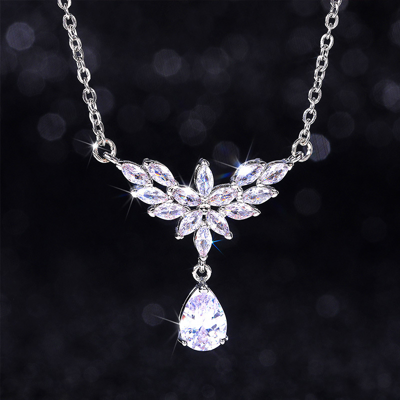 Exquisite pear-shaped water drop pendant necklace for women